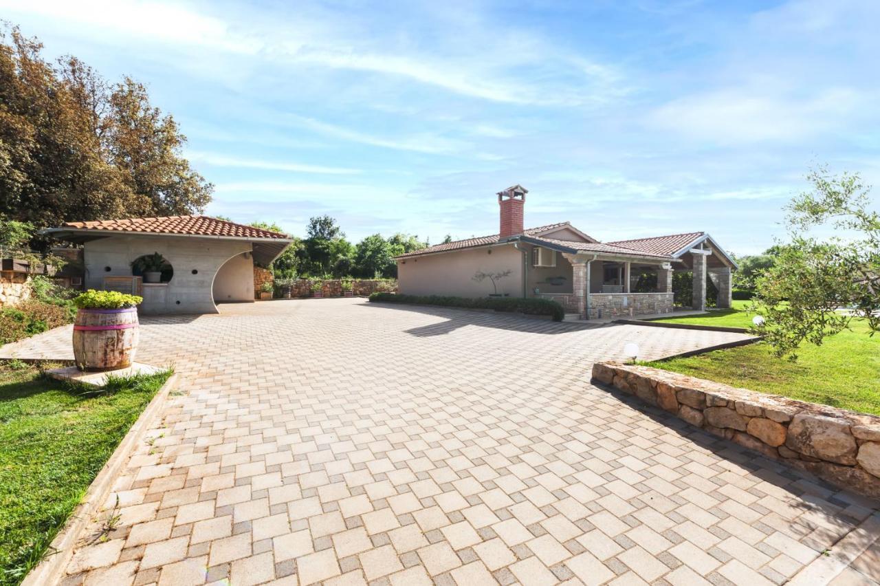 Dioniz Villa *
